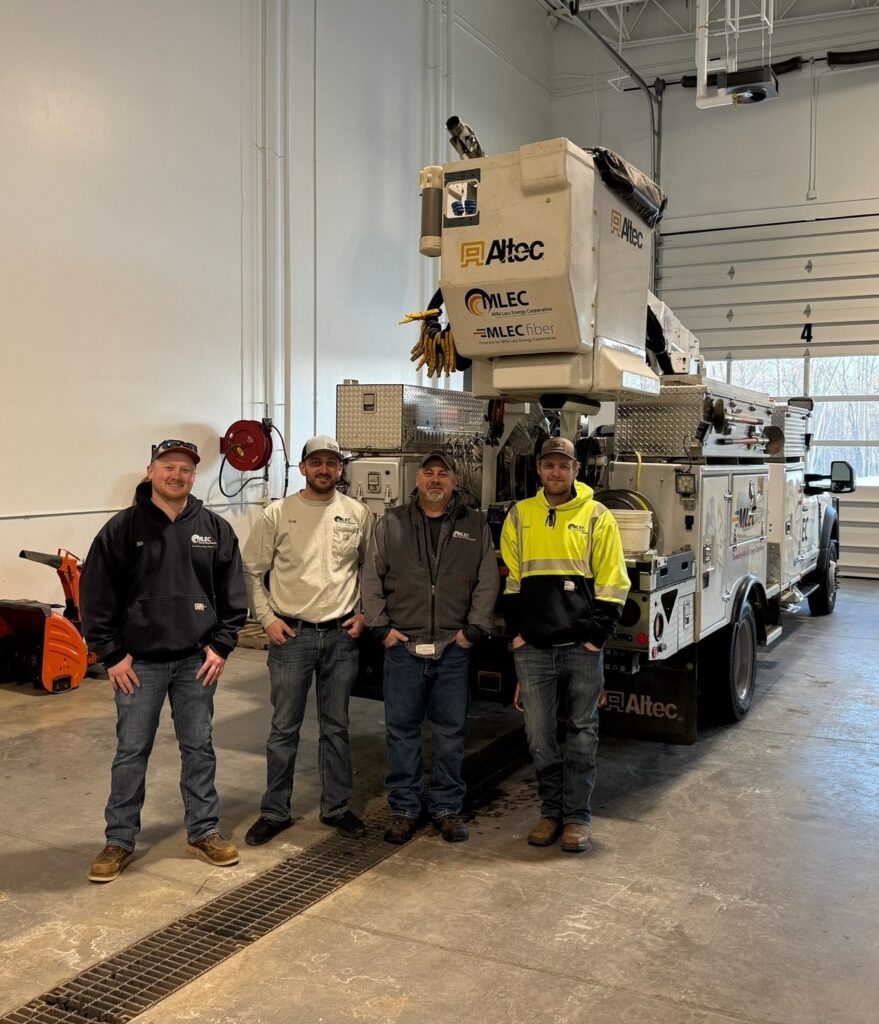 picture-of-mille-lacs-energy-cooperative-lineworkers